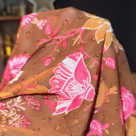 Excellent condition. Slightly sheer - Picture 2 of 4